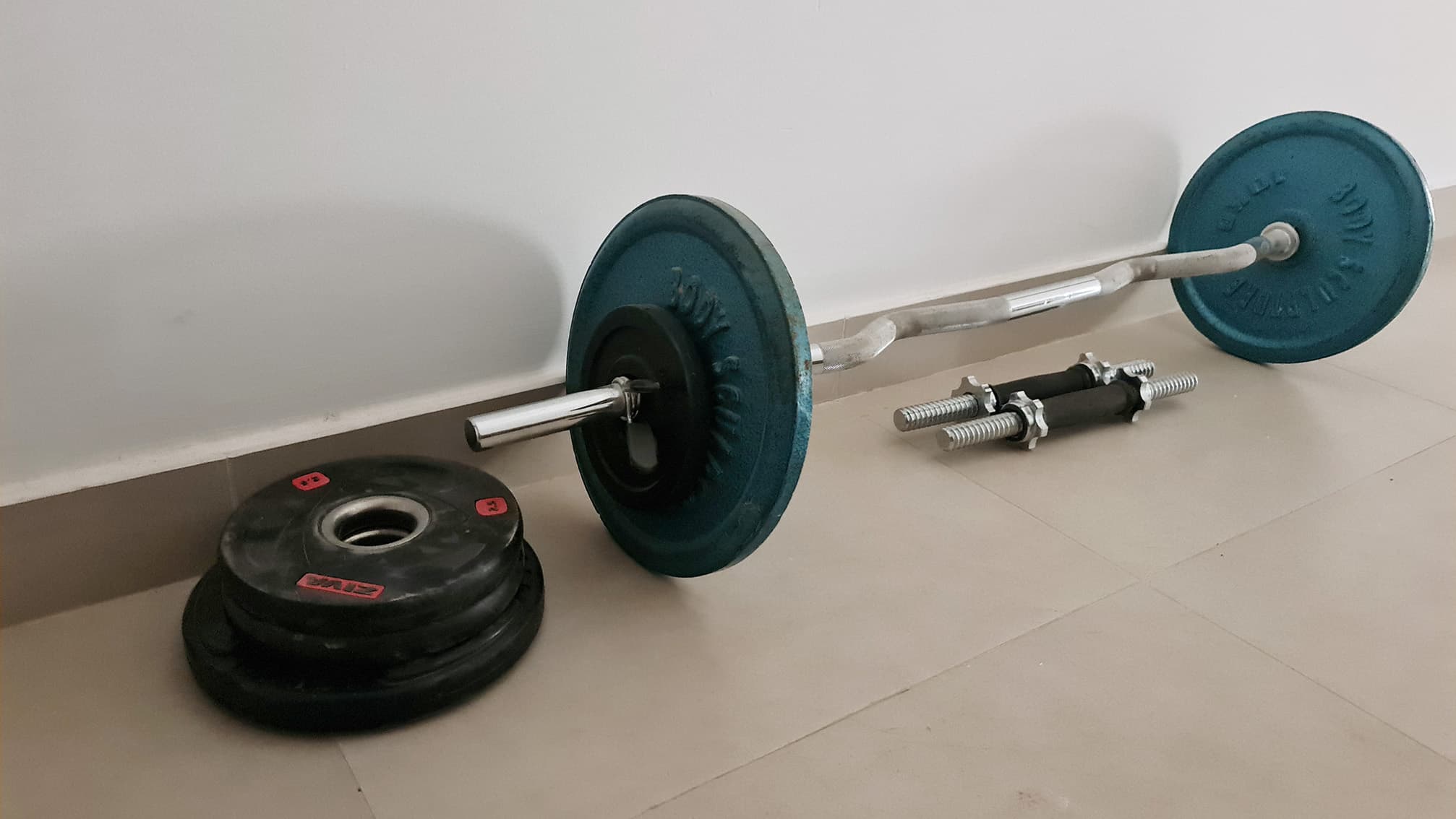Weight Lifting Set - For Sale in Bahrain