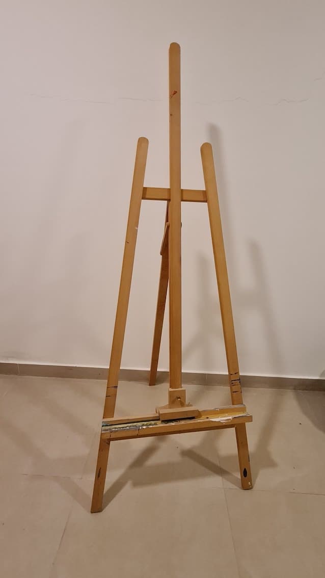 Painting easel - For Sale in Bahrain