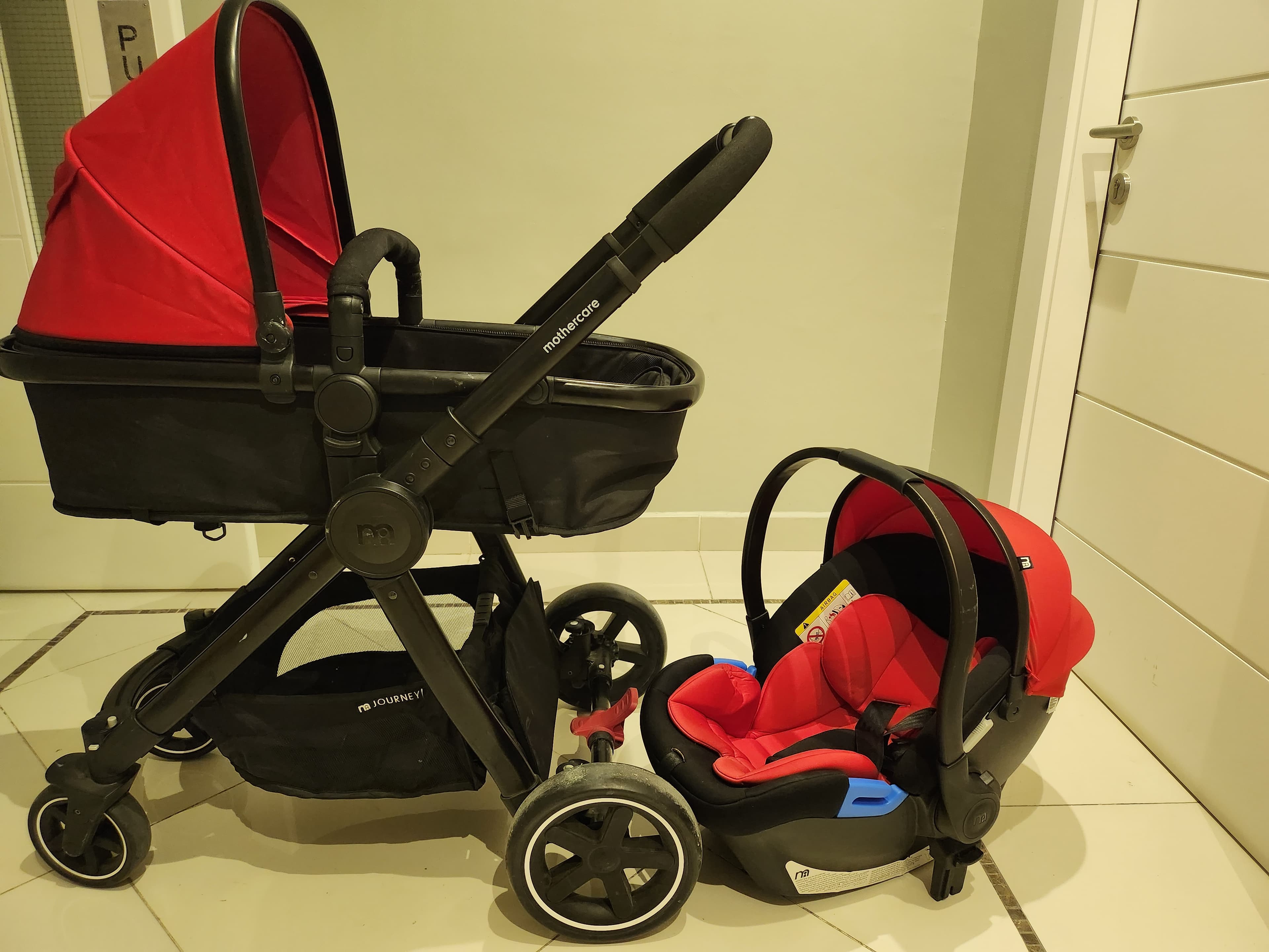 Baby stroller and car seat - For Sale in Bahrain