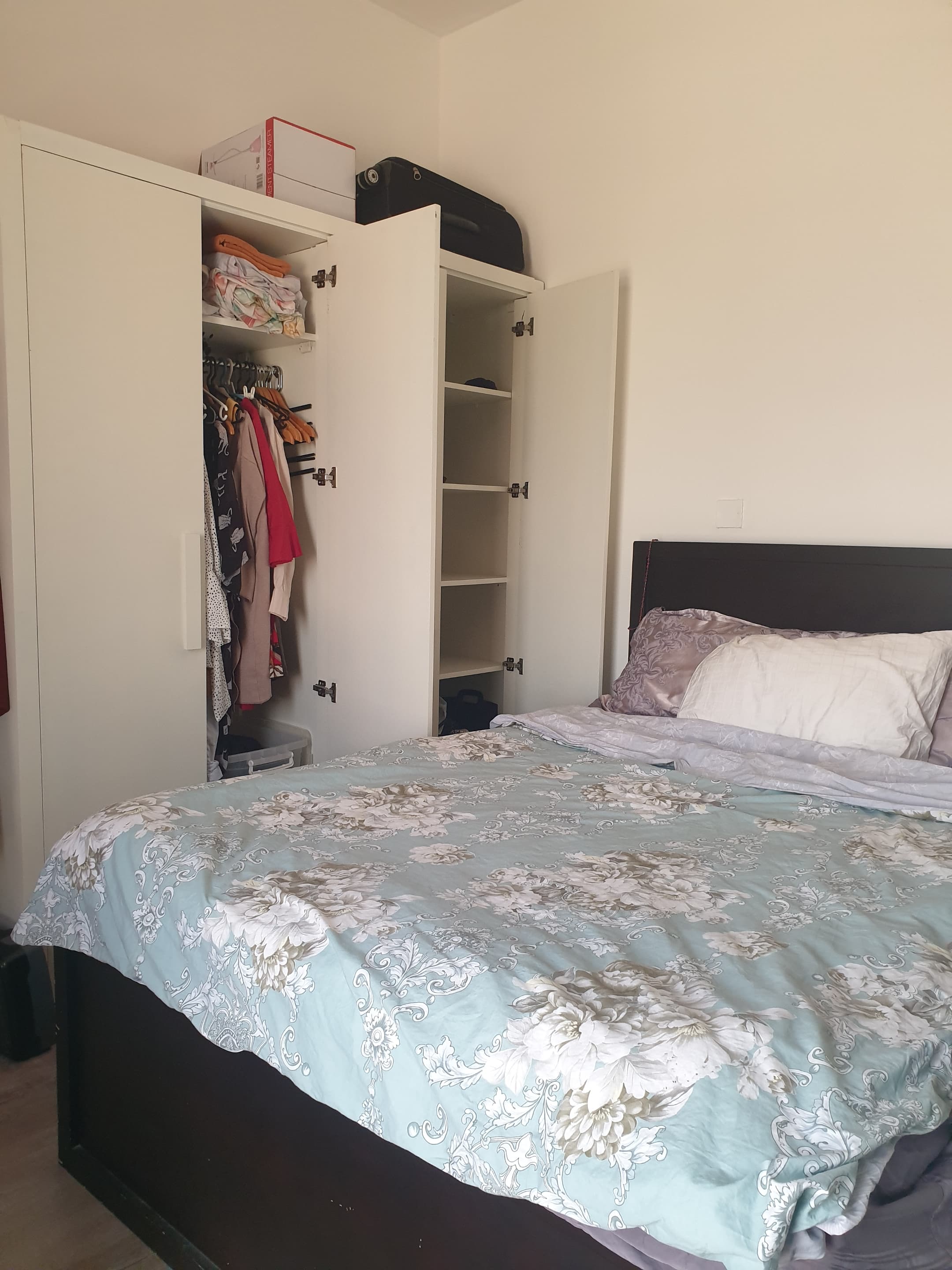 Bed & Cabinet - For Sale in Bahrain