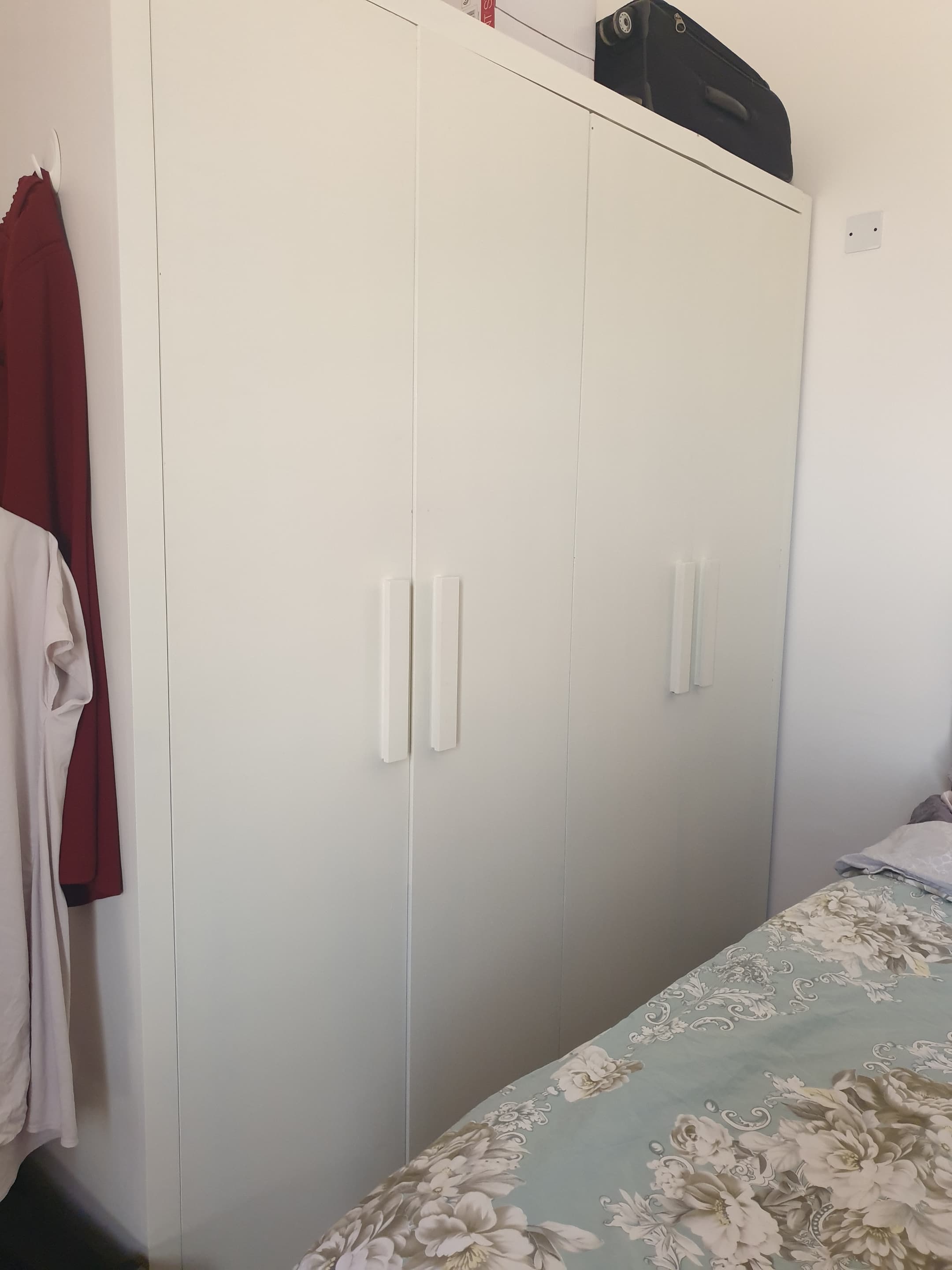 Bed & Cabinet image 2