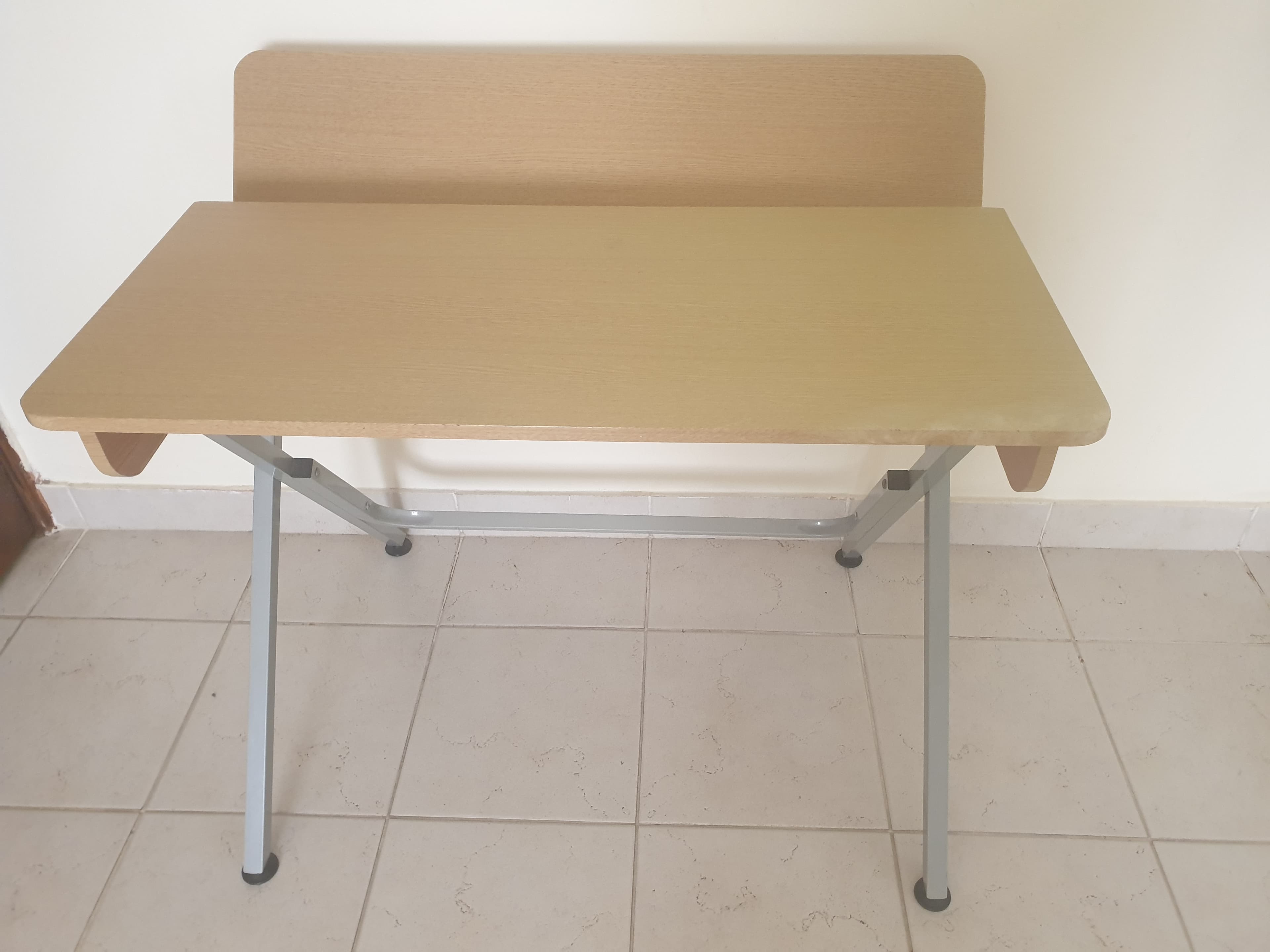 Study desk - For Sale in Bahrain