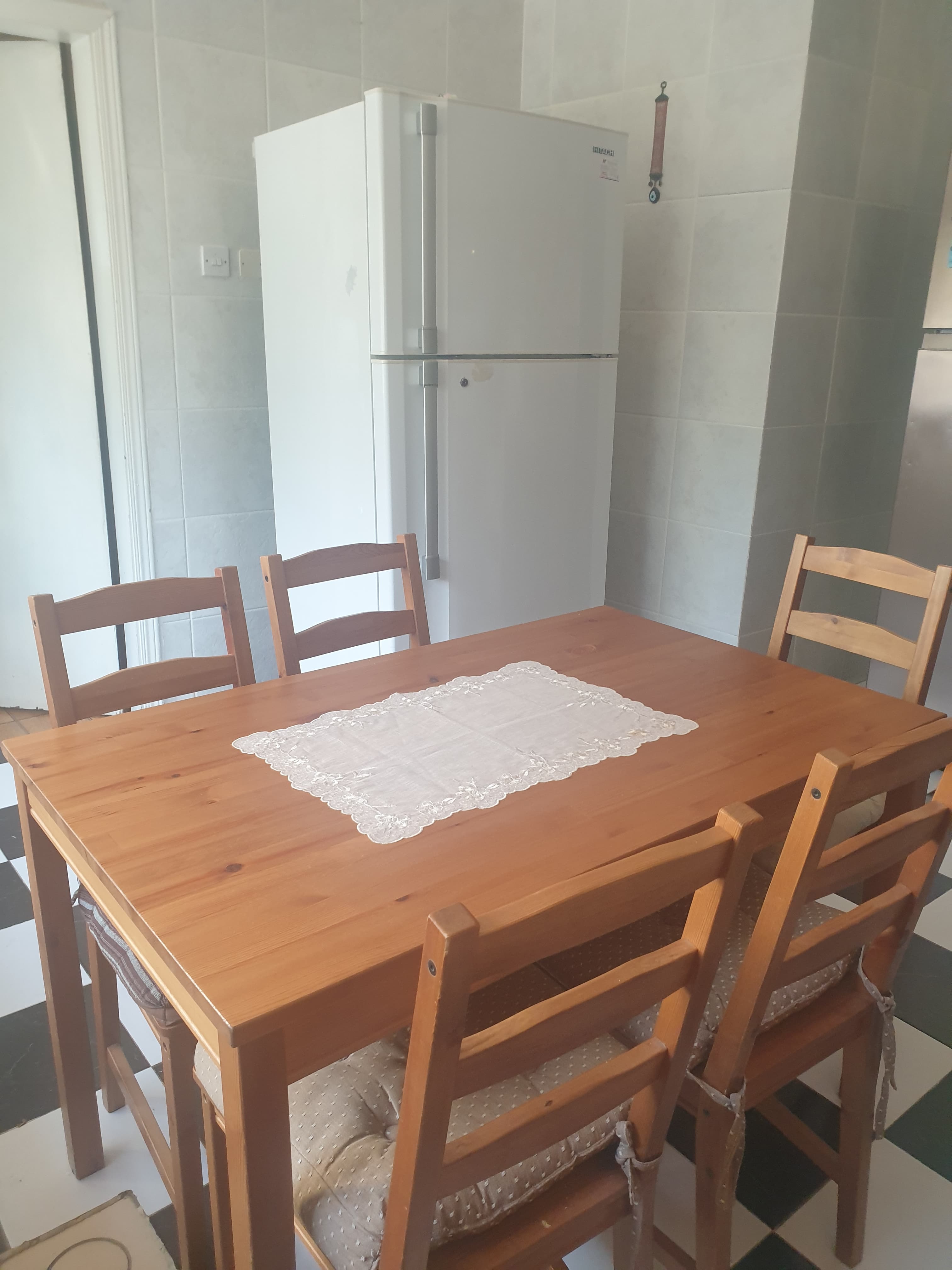 Kitchen table  image 1