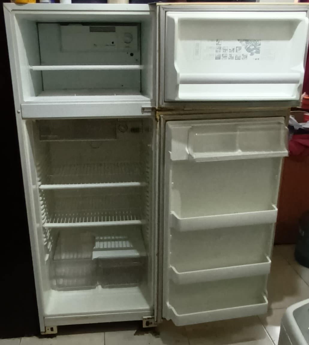 Refrigerator  image 2
