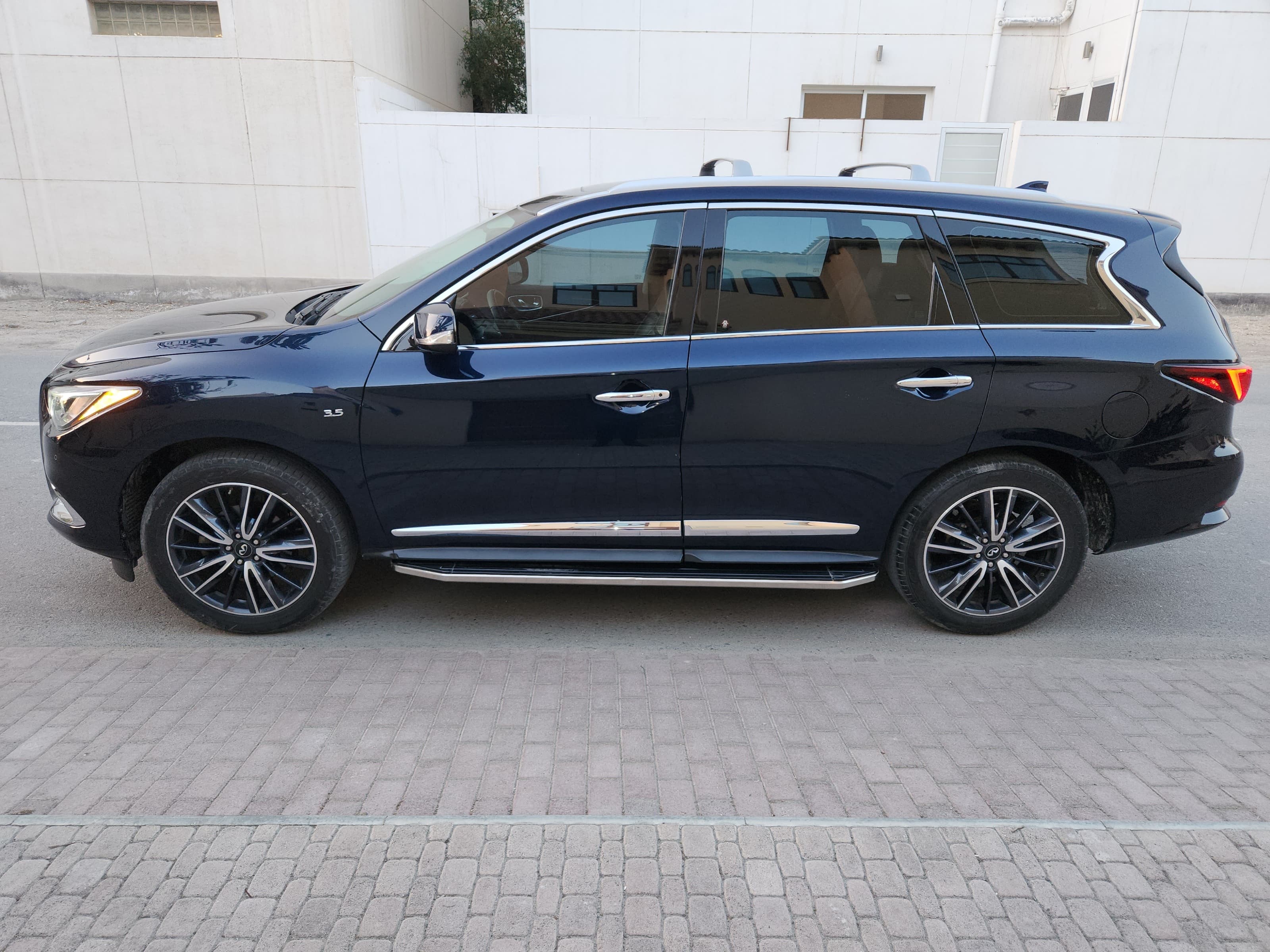 2018 Infiniti QX60 image 2