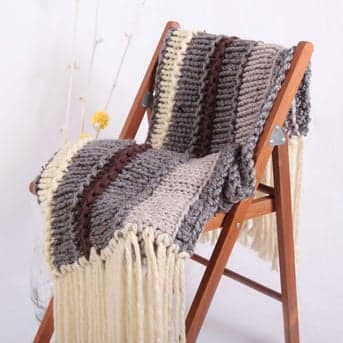 Chunky Throw Blanket - For Sale in Bahrain
