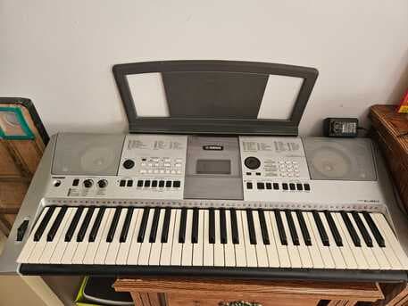 Yamaha keyboard for sale image 2