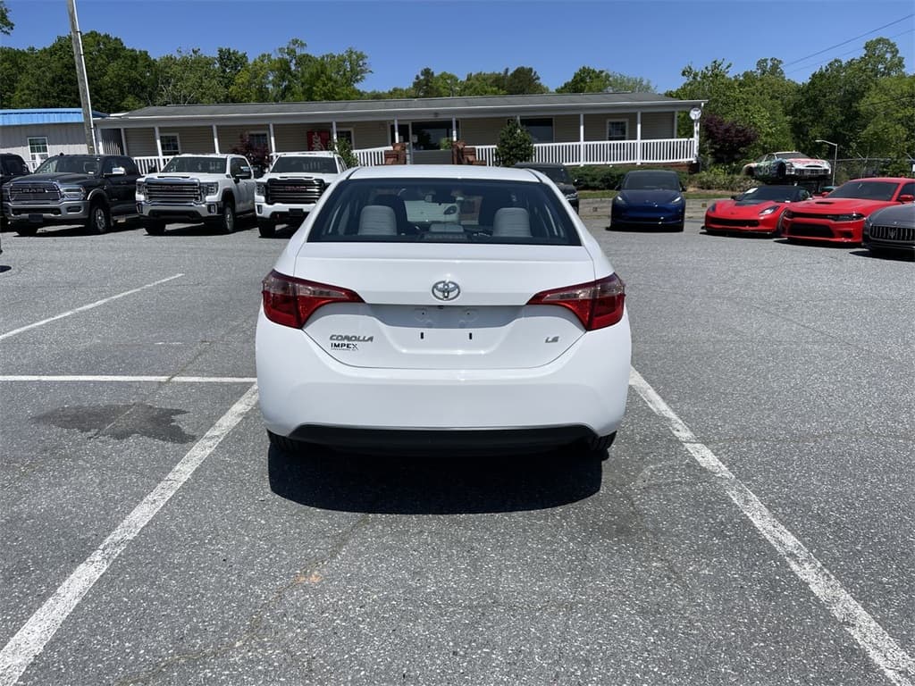 2019 Toyota Corolla LE  image 1