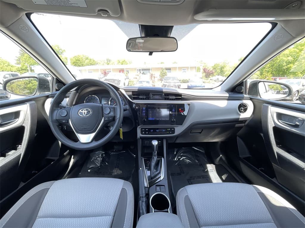 2019 Toyota Corolla LE  image 3