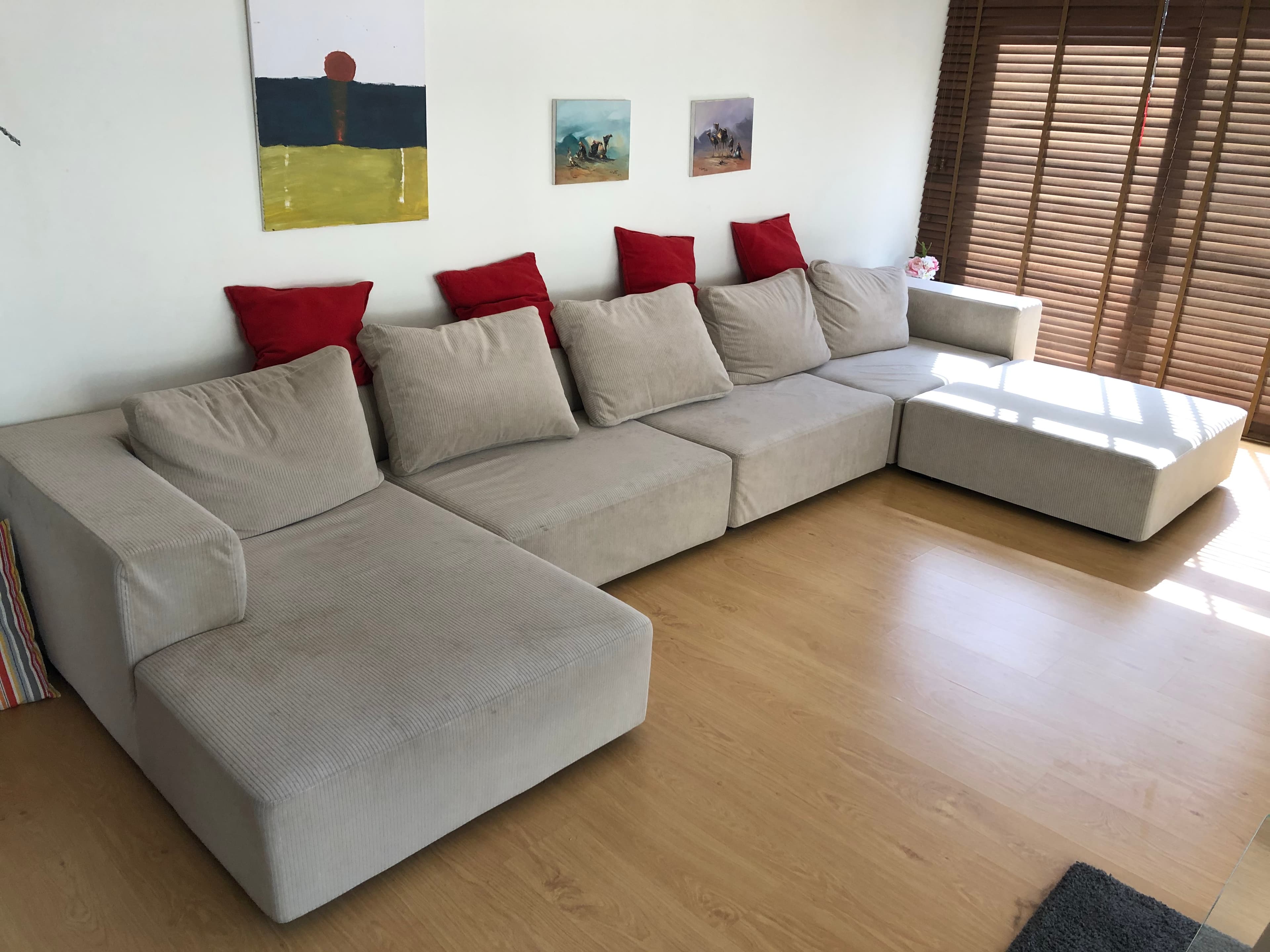 Francis Sofa - For Sale in Bahrain