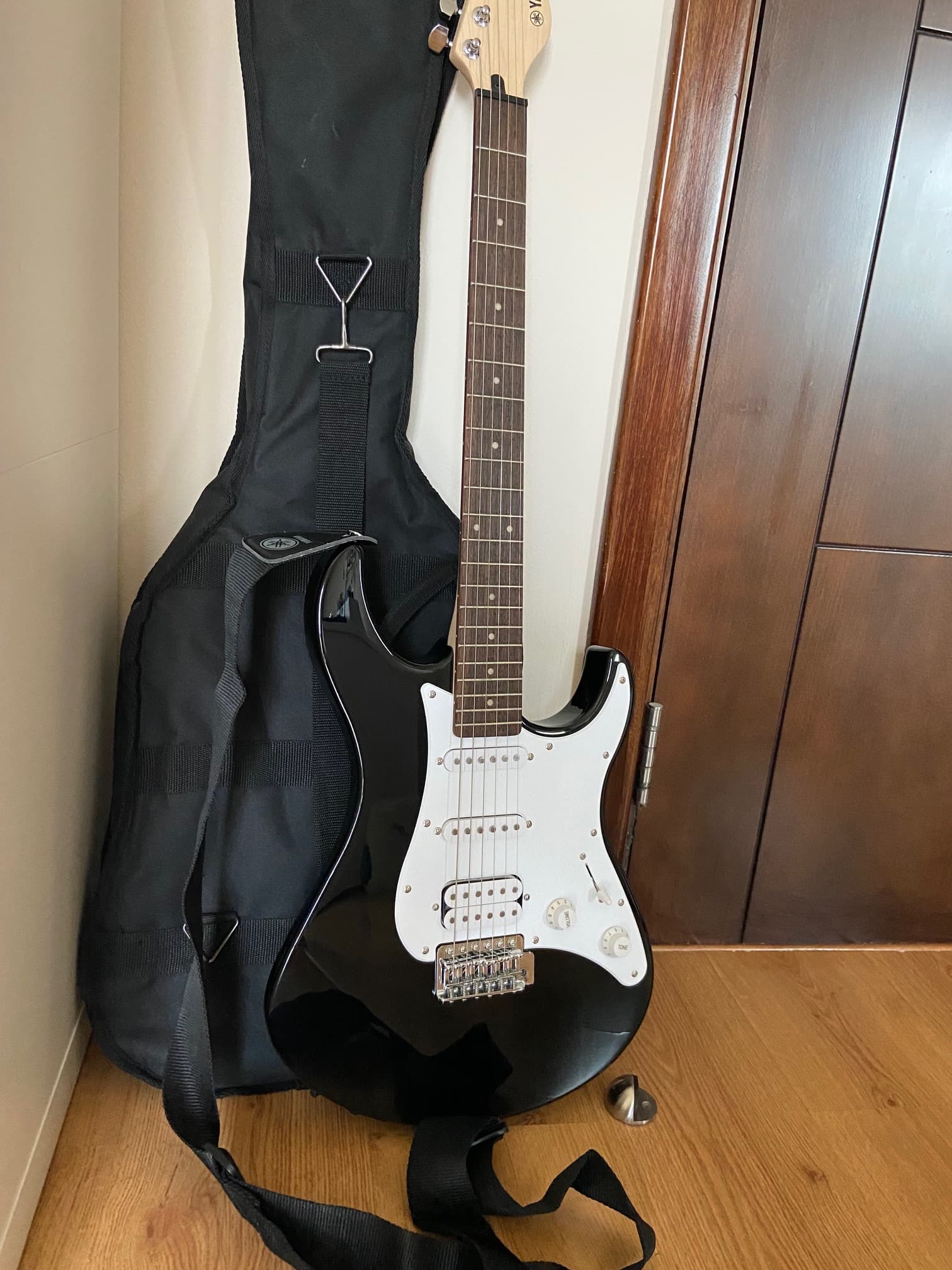 Electric guitar to sell image 3