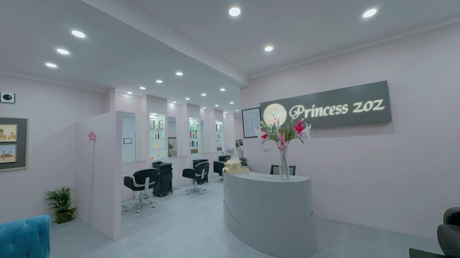 Filipino beautician  image 1