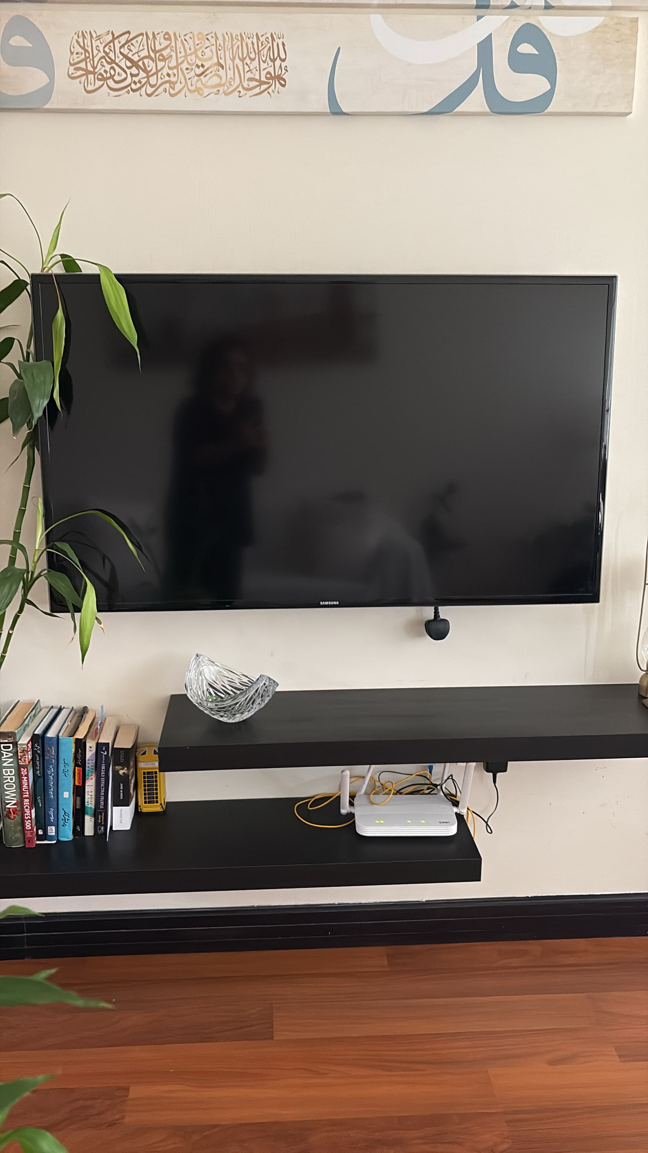 Smart Samsung TV - For Sale in Bahrain