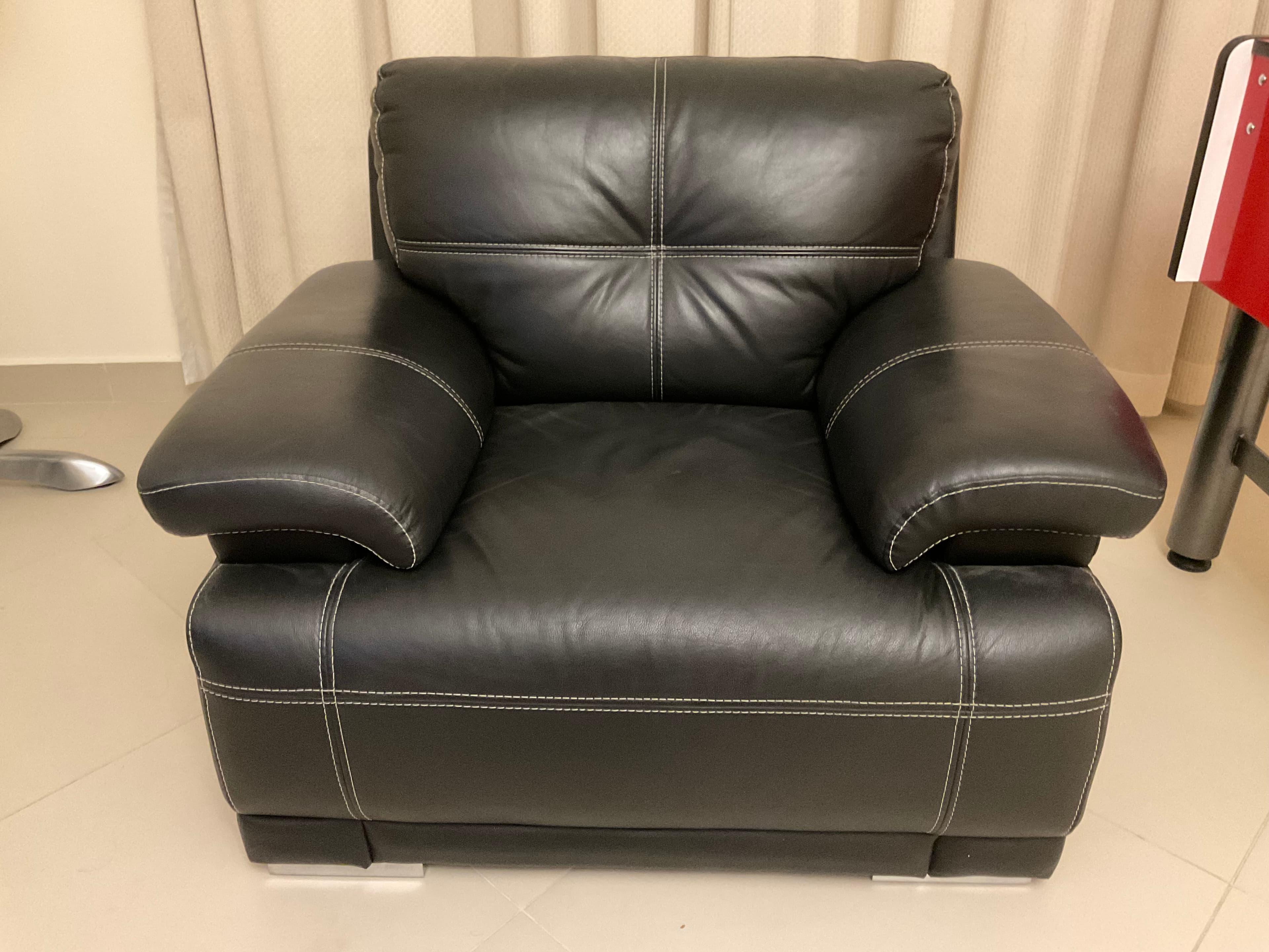 3 pce Leather lounge 100bd ono image 1
