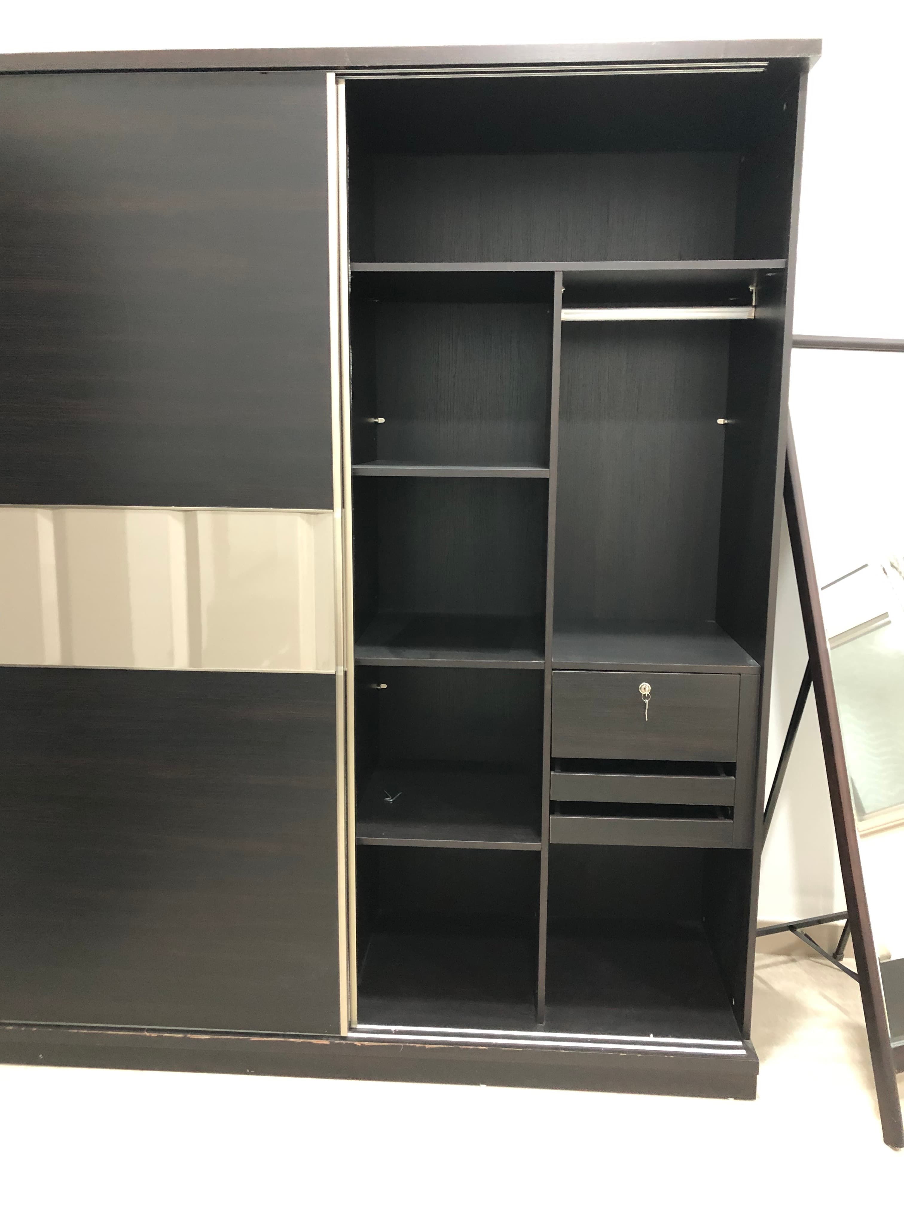 Wardrobe with Sliding Doors image 3
