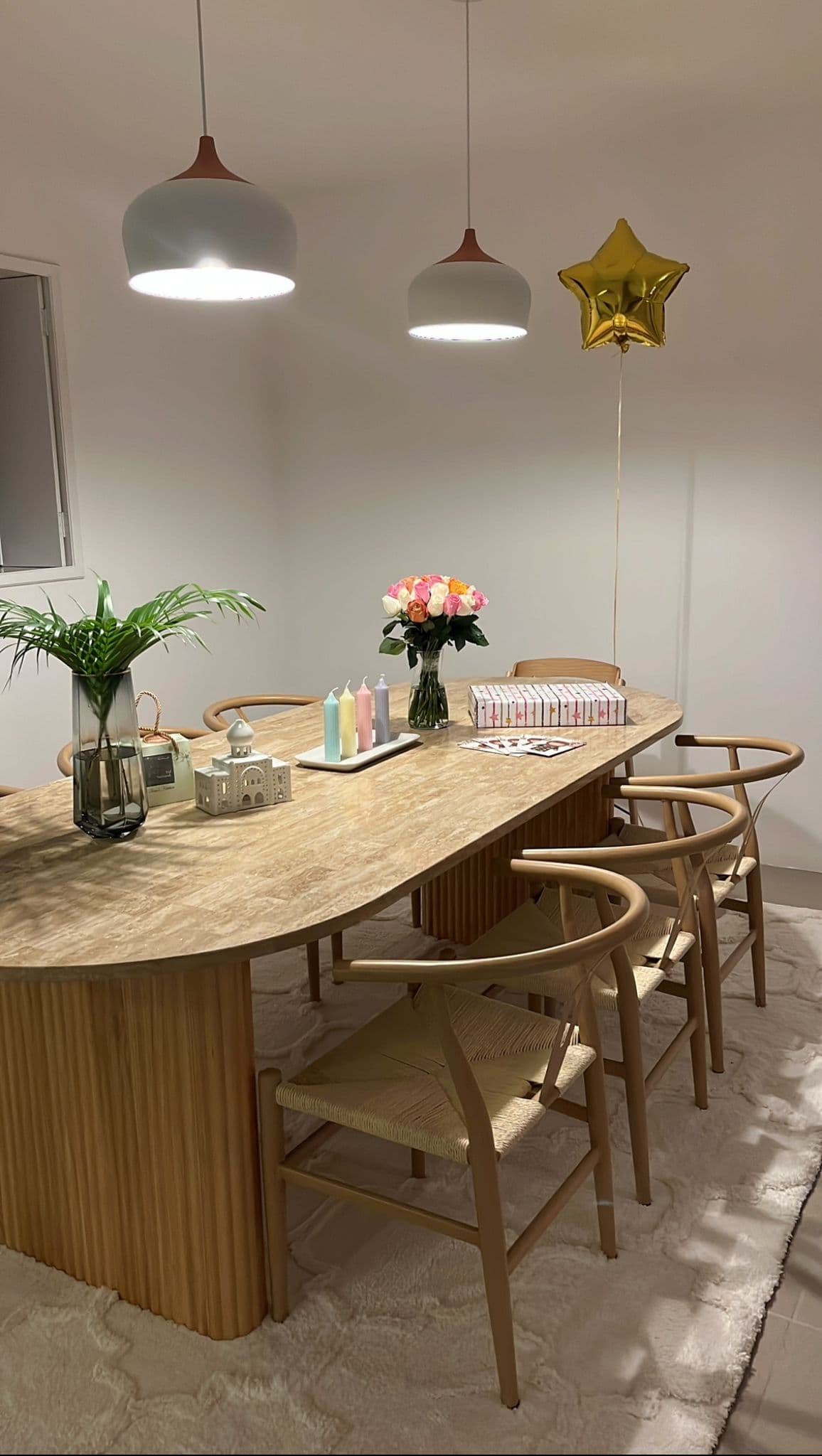 Chic dining table for sale  - For Sale in Bahrain