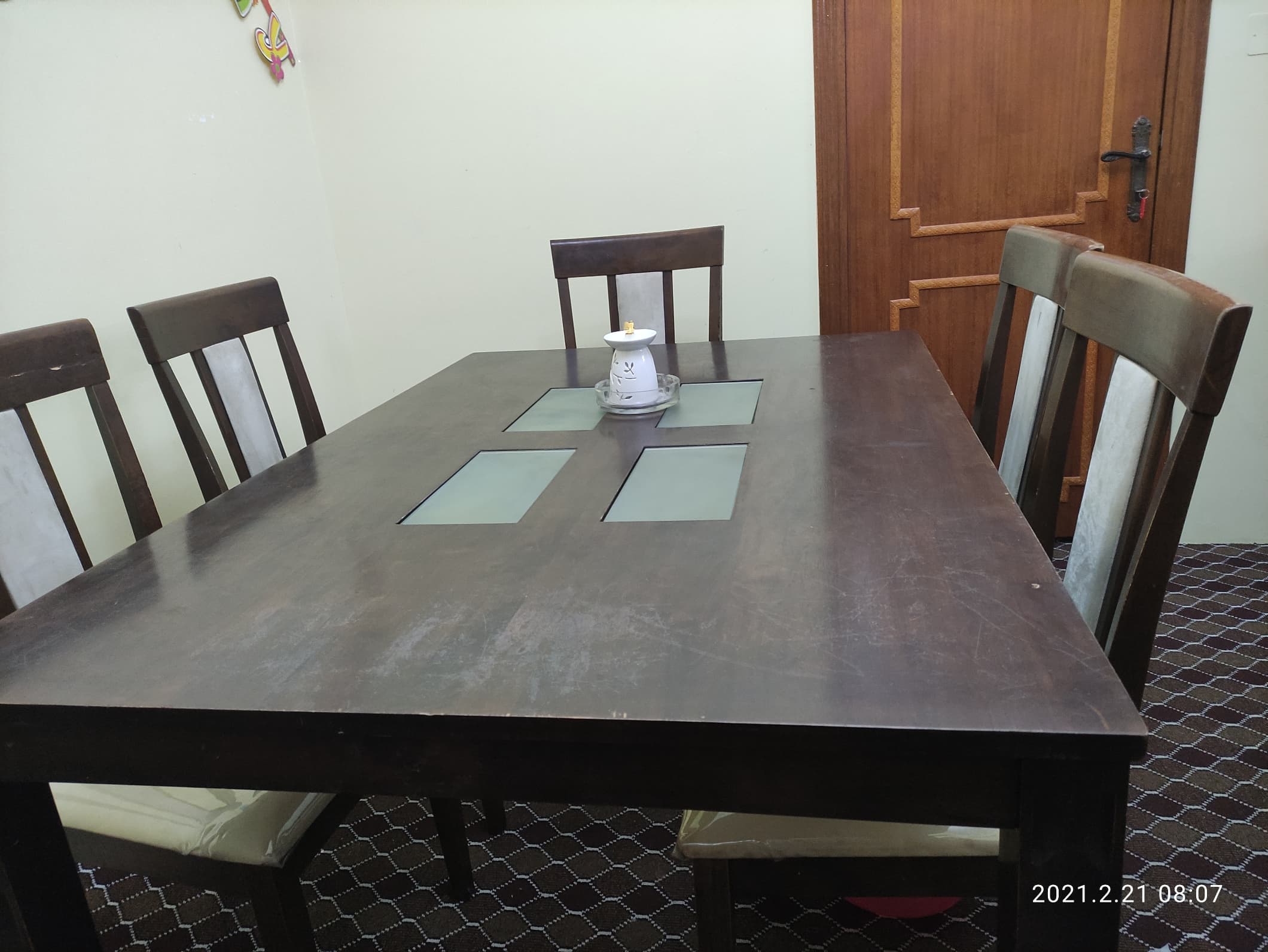 6 Seater Dinning Table - For Sale in Bahrain
