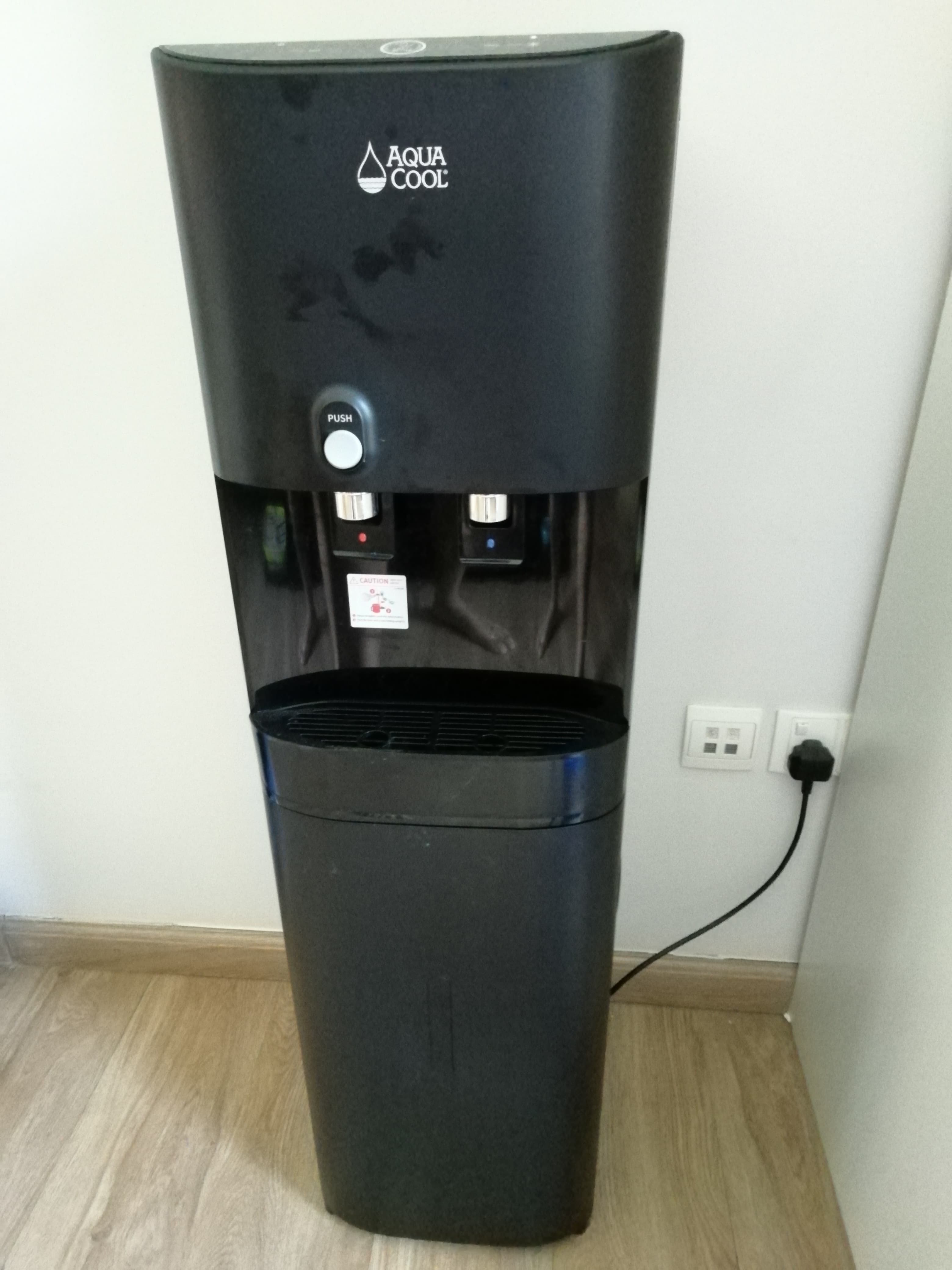 Water dispenser - For Sale in Bahrain