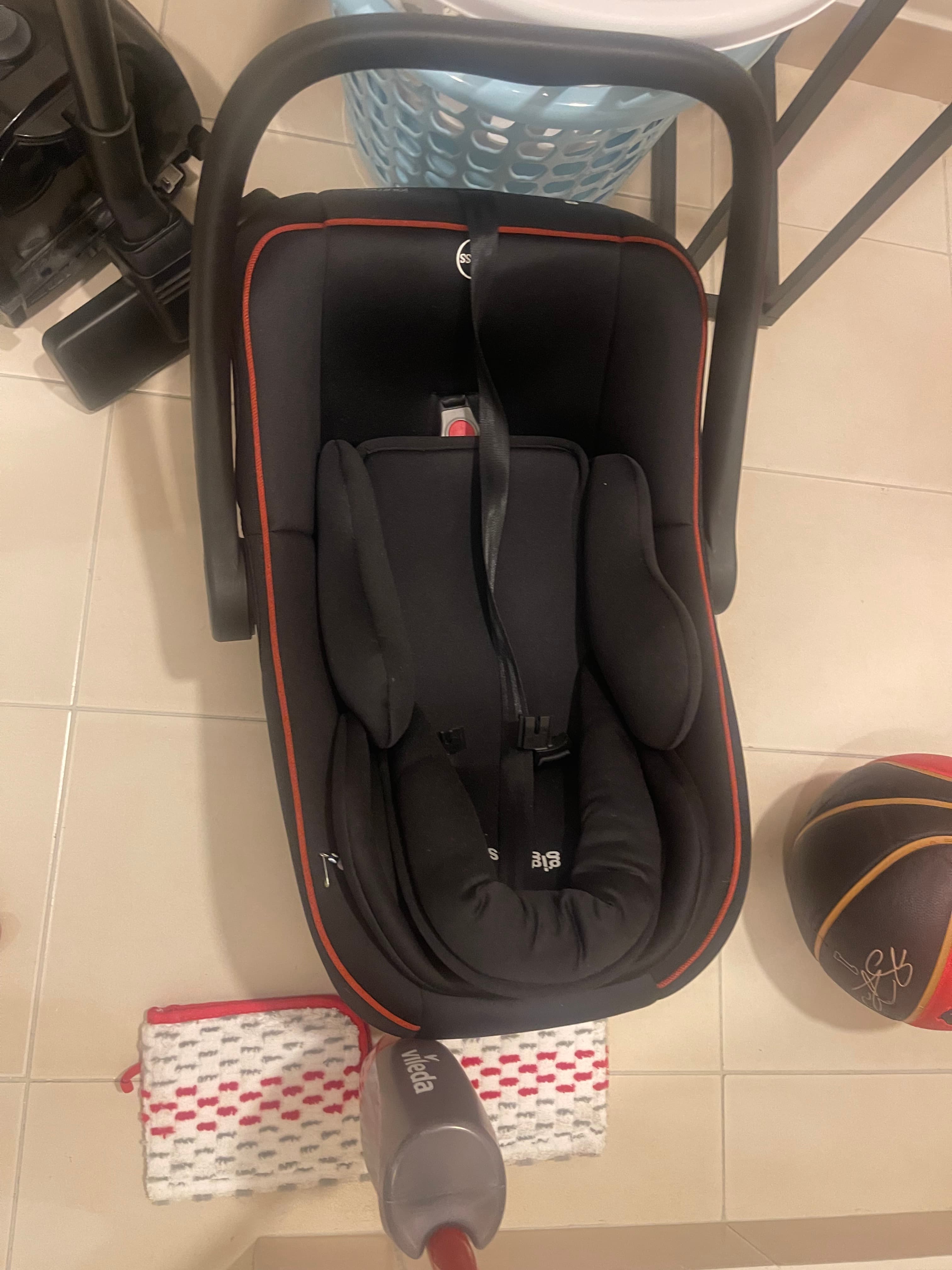 Baby car seat - For Sale in Bahrain