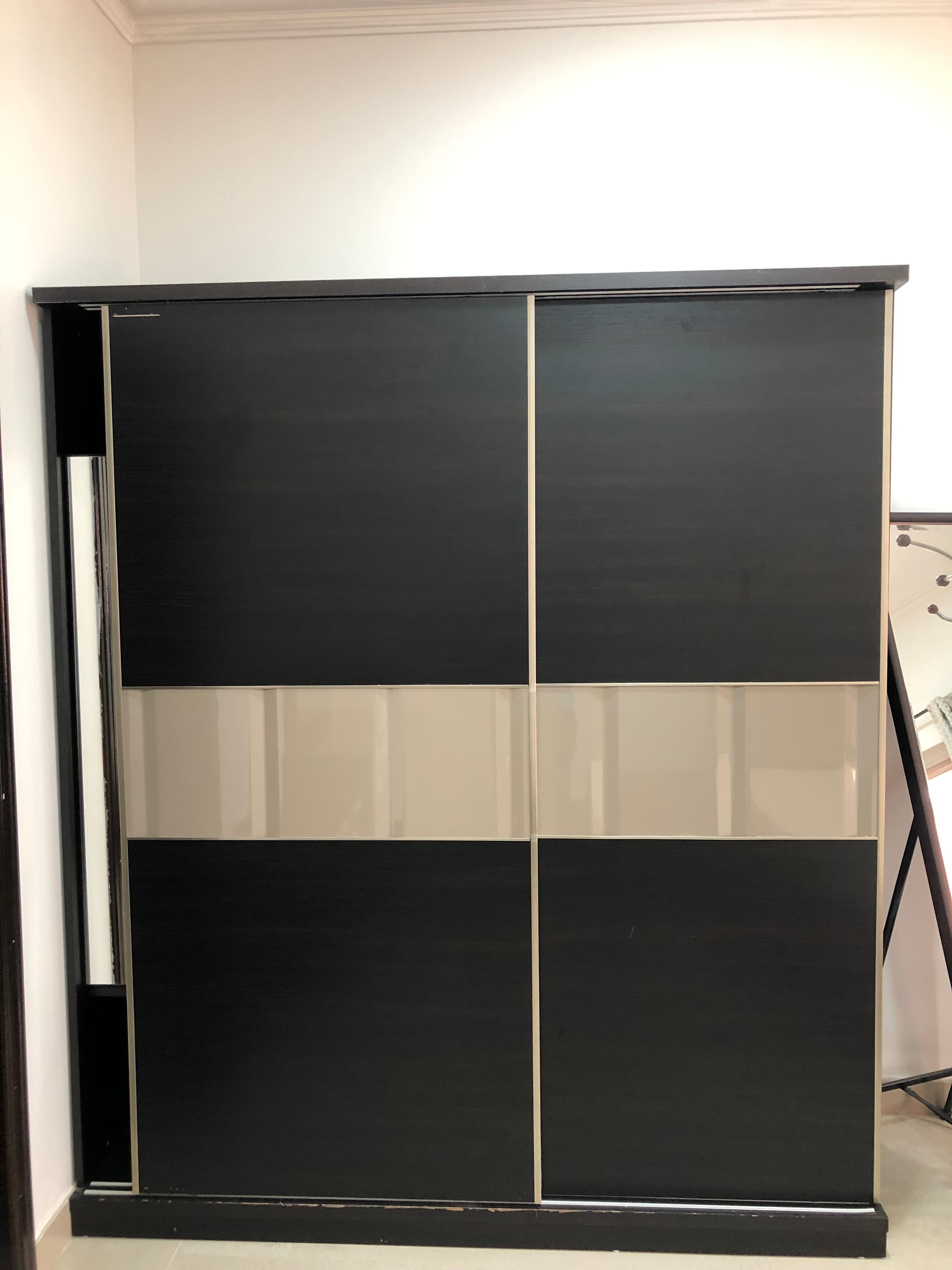 Wardrobe with Sliding Doors - For Sale in Bahrain