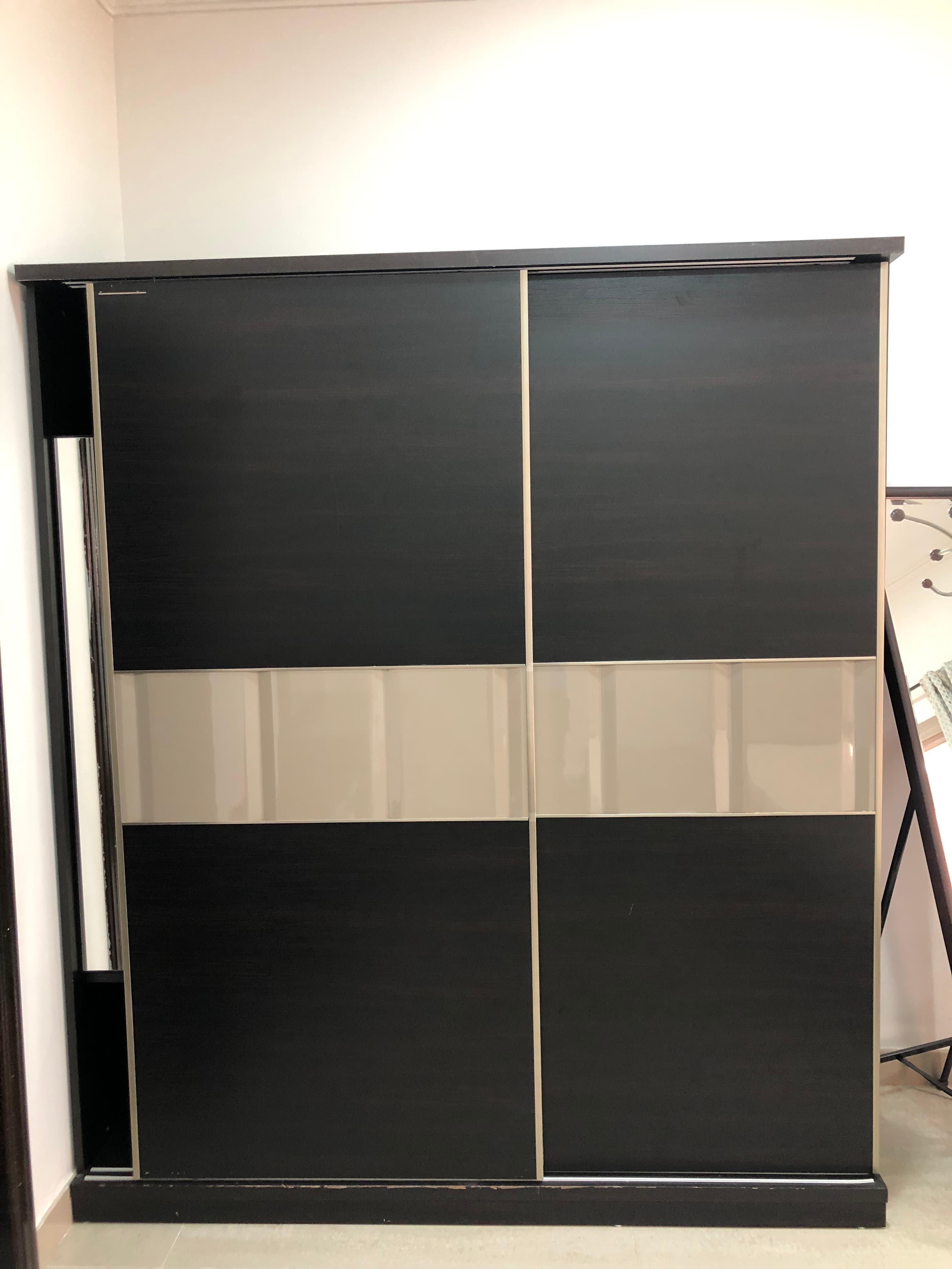 Wardrobe with Sliding Doors image 2