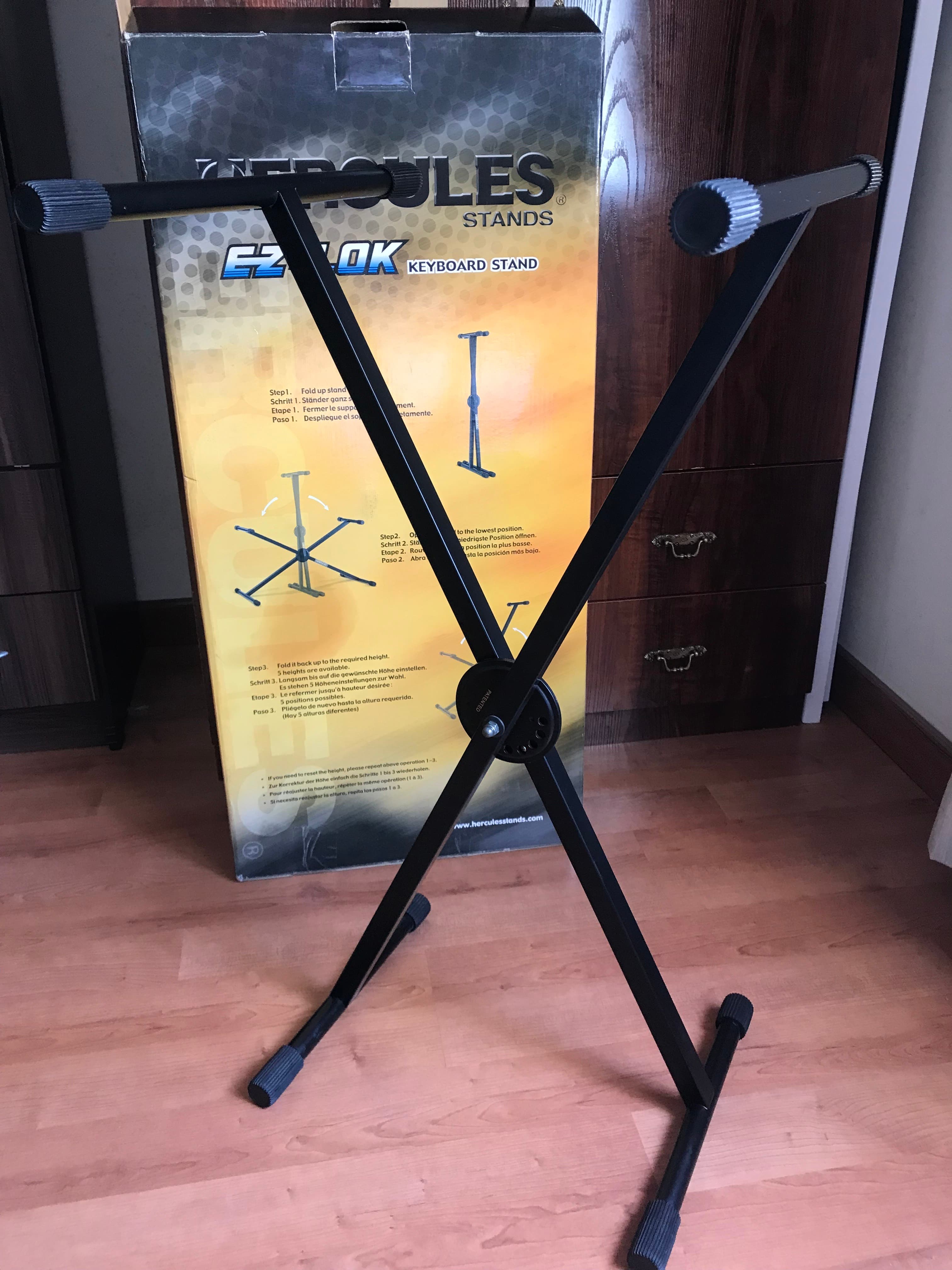 Keyboard Stand - For Sale in Bahrain