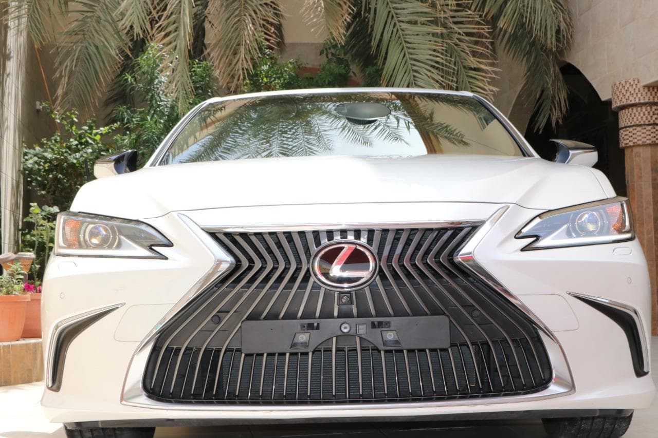 2019 LEXUS ES 350 Full Option image 1