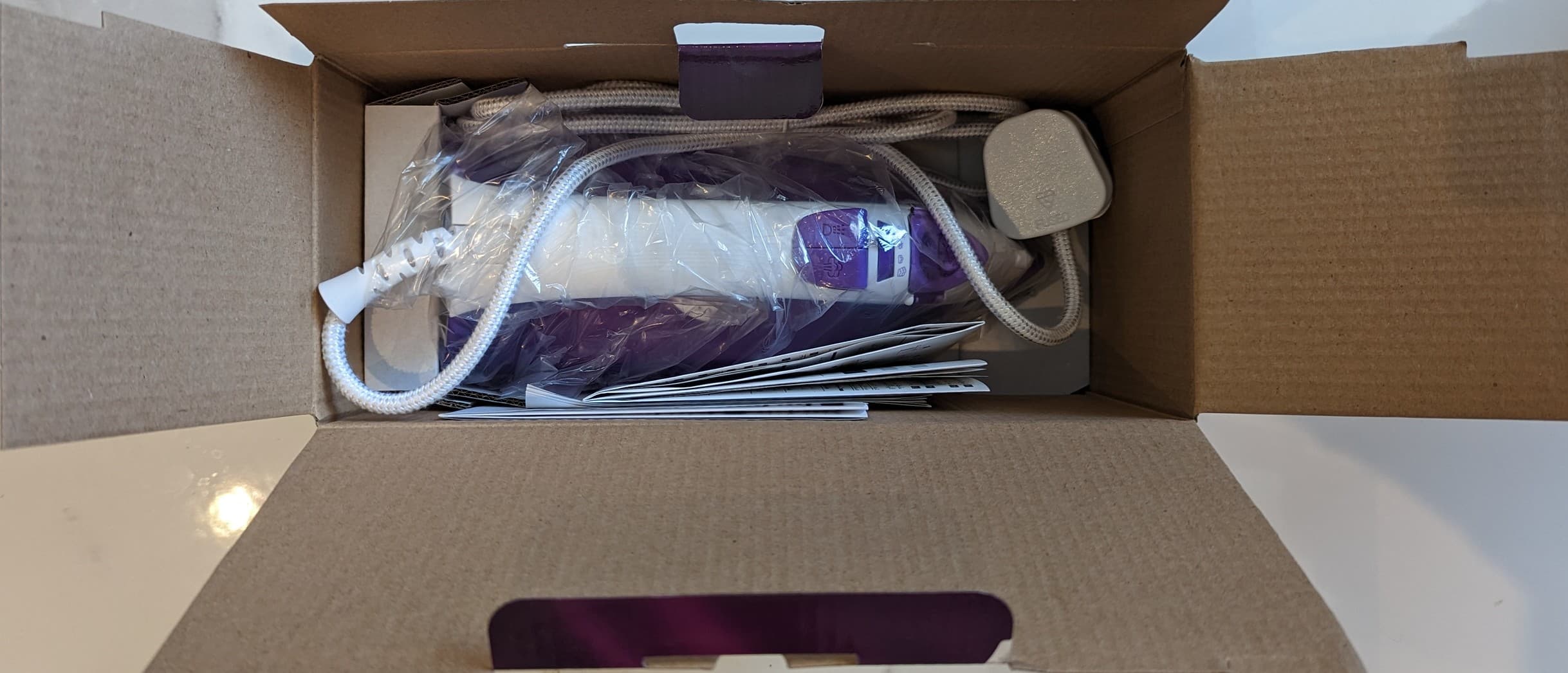 Philips Steam Iron, new - For Sale in Bahrain