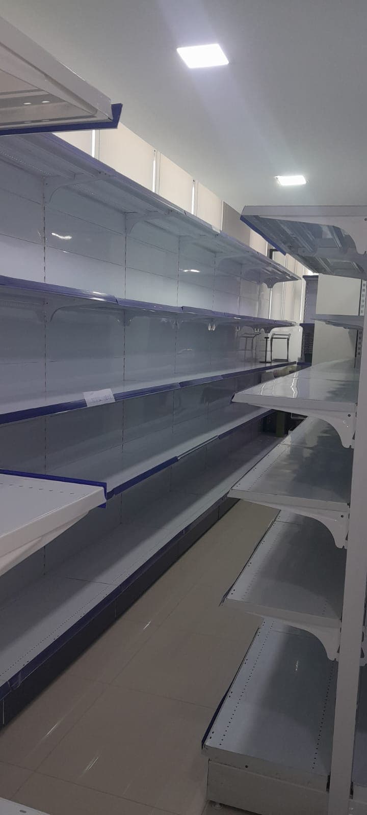 SUPERMARKET SHELVEES AND RACKS - For Sale in Bahrain