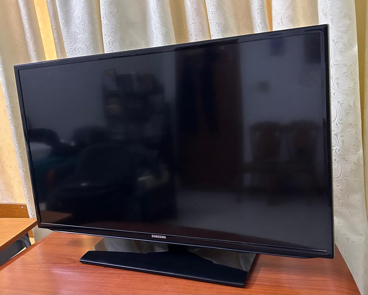Samsung TV - For Sale in Bahrain